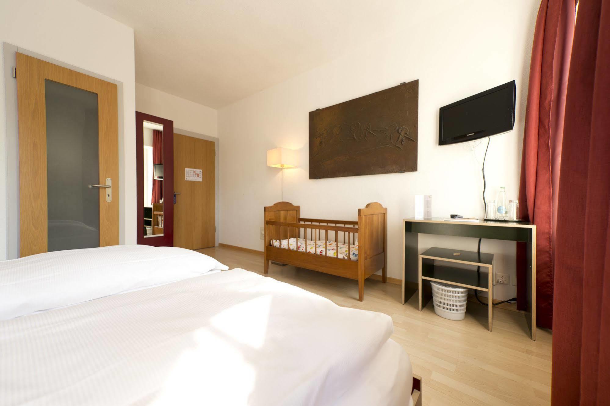 Baeren Self Check-In Hotel Solothurn Bagian luar foto