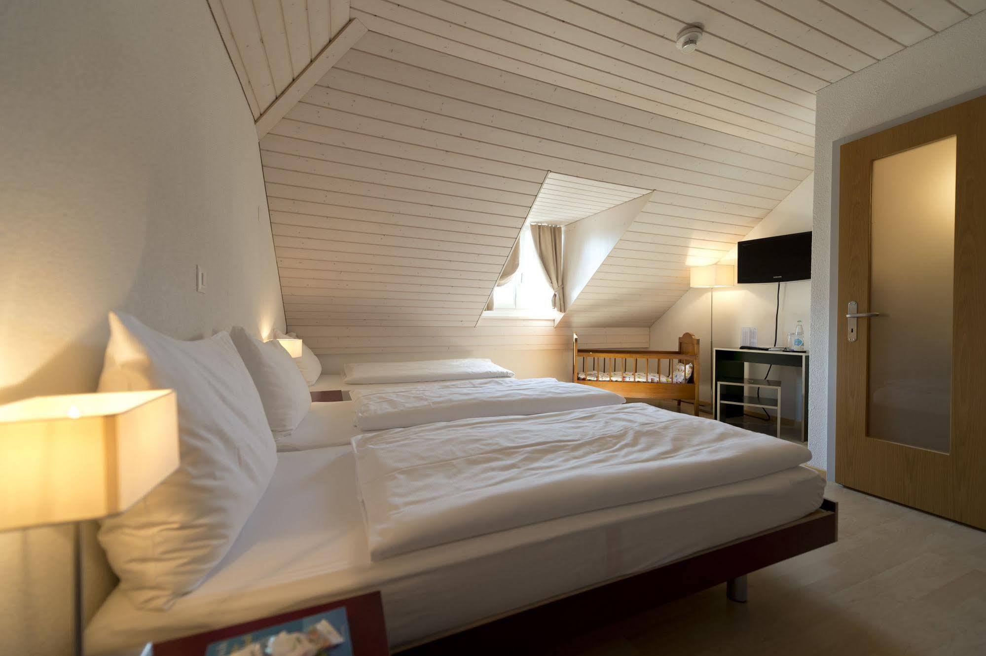 Baeren Self Check-In Hotel Solothurn Bagian luar foto